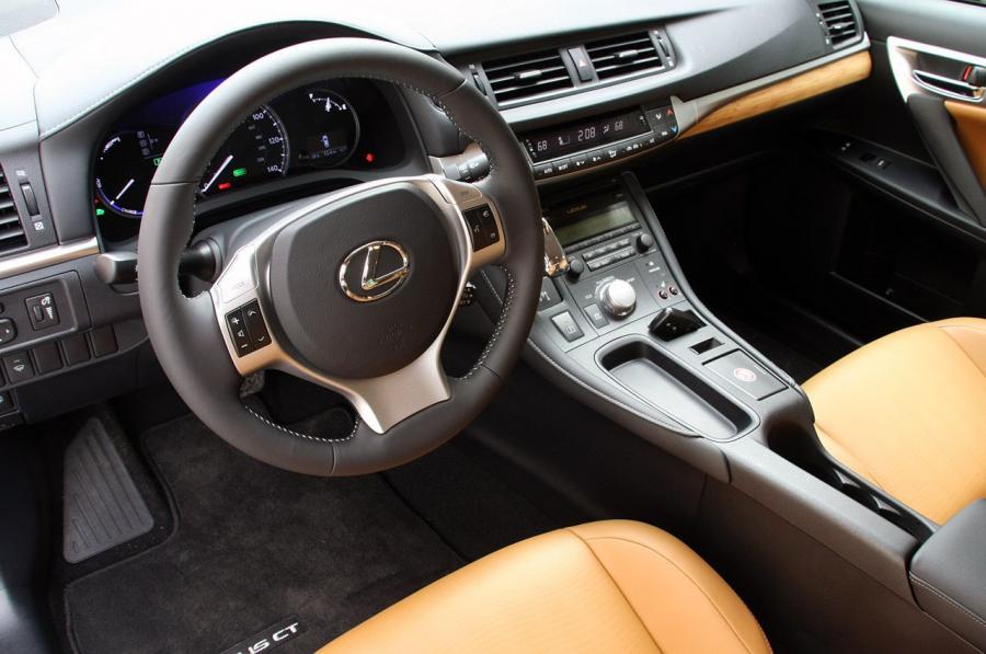  Lexus CT200h 2010 года  (фото 146 из 266)